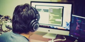 usuario de Internet con audífonos