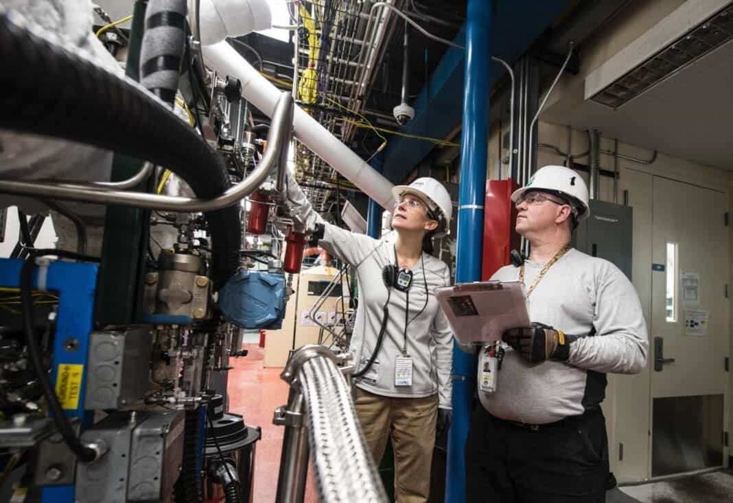 tecnicos tecnologos colombia necesita