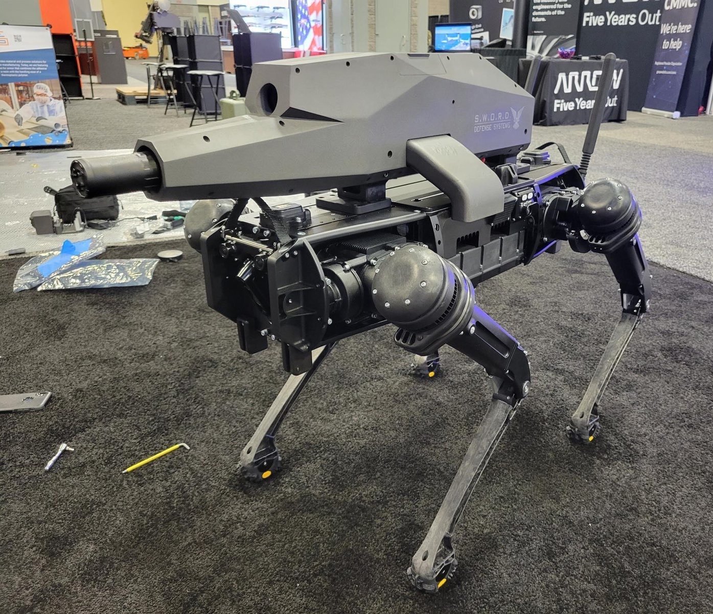 Robot-spur-militar