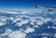 Avión-y-nubes