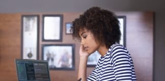 Lanzan becas steam para mujeres en Bogotá.