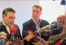 Mauricio Lizcano, el minTIC, presenta la Estrategia Nacional Digital de COlombia.