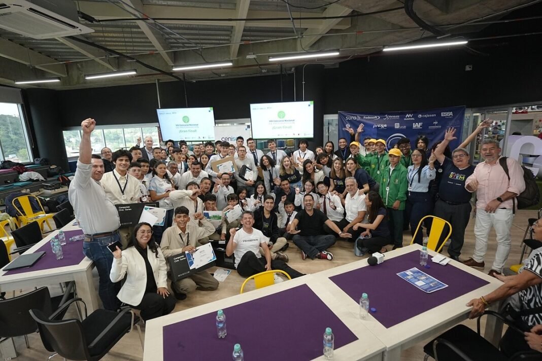 La novena edición del Concurso Nacional de Programación, organizado por Fedesoft, Redis y el Ministerio de Educación, se prepara para su gran final el 14 de noviembre La novena edición del Concurso Nacional de Programación, organizado por Fedesoft, Redis y el Ministerio de Educación, se prepara para su gran final el 14 de noviembre