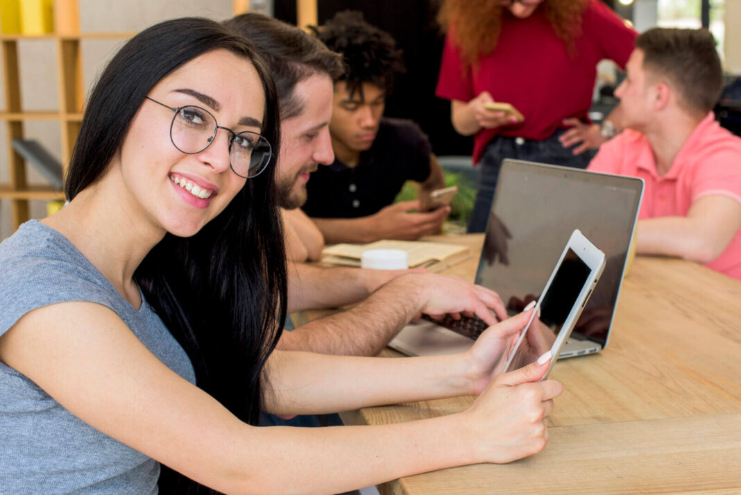Claro-y-La-Sabana-daran-estudio-y-primer-empleo-a-bachilleres