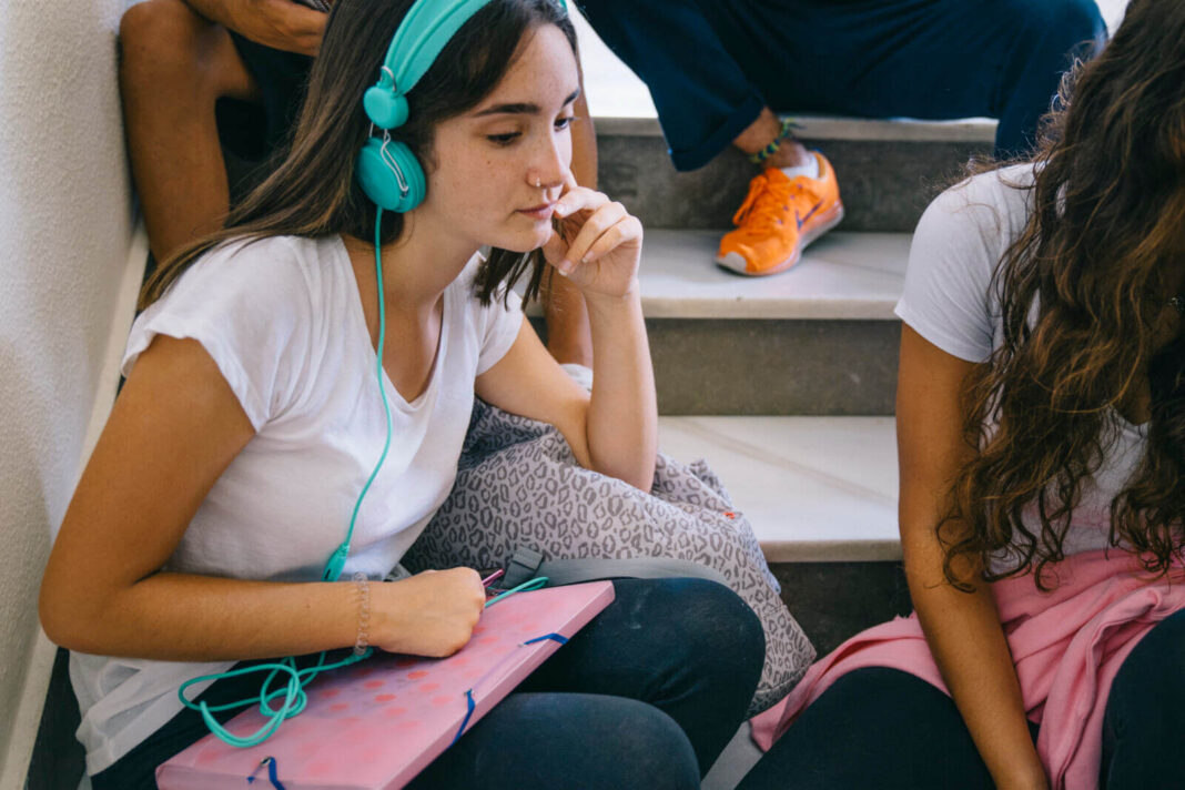 Salud-mental-universitaria-en-Colombia-¿Como-afectan-las-pantallas-y-redes-sociales