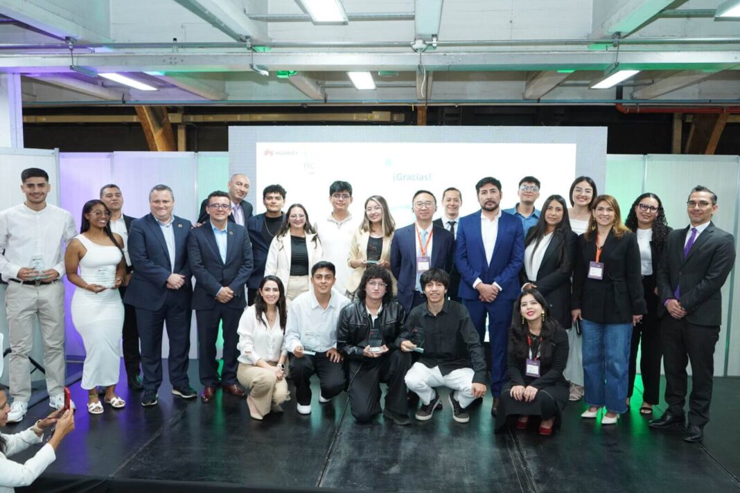 Universitarios-colombianos-clasifican-a-fase-regional-de-Huawei